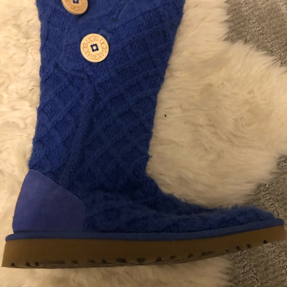 Uggs with buttons tall or fold over sweater look - Picture 2 of 3